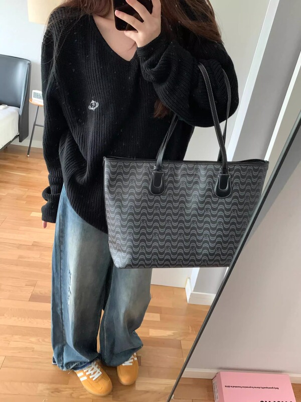 黑色套头宽松V领刺绣毛衣女秋冬2025新款慵懒加厚针织打底衫上衣|undefined