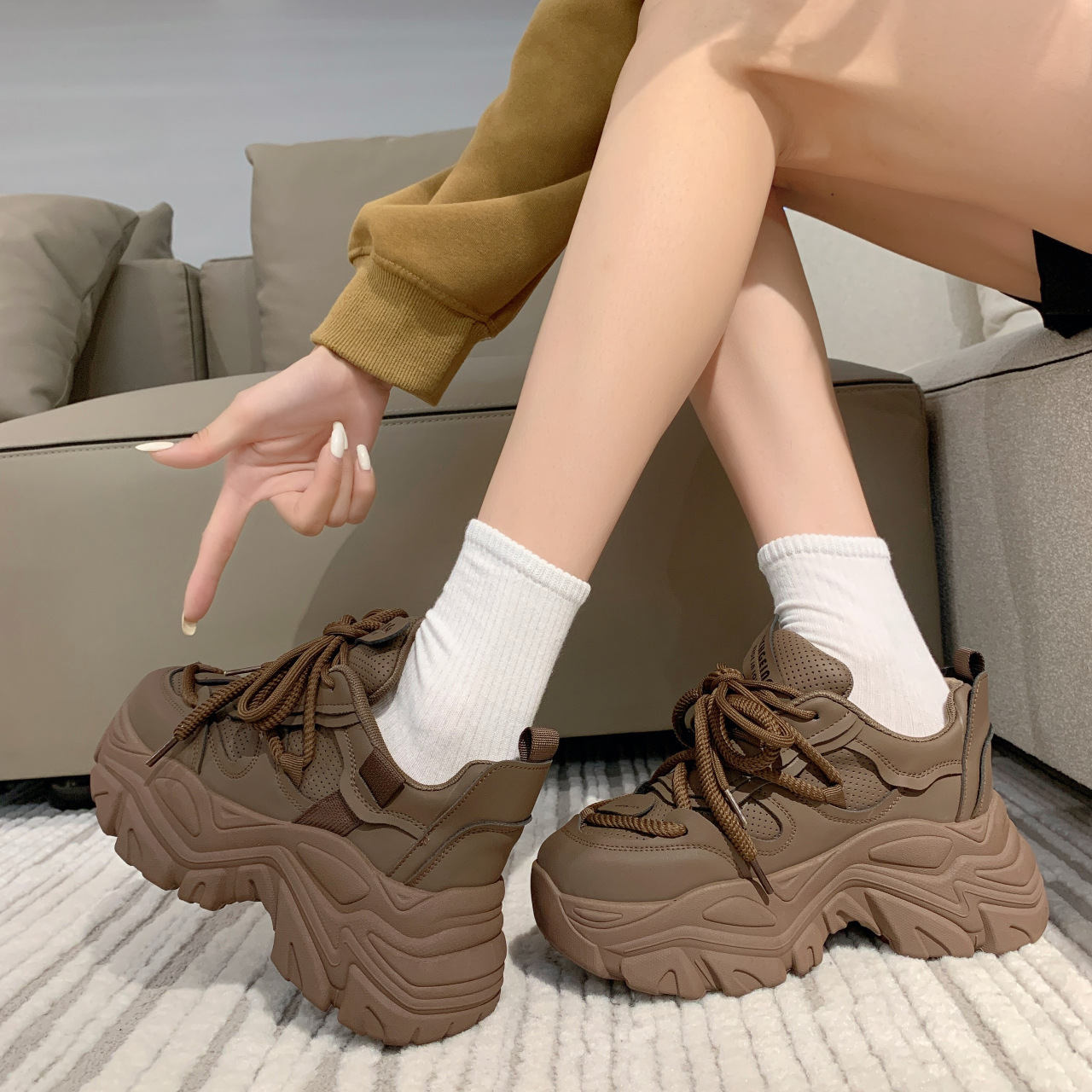 2023 Autumn and Winter New Genuine Leather Dad's Shoes Women's Ins Fashion Retro Plush Fashion Thick Sole Sneakers_voghion.com