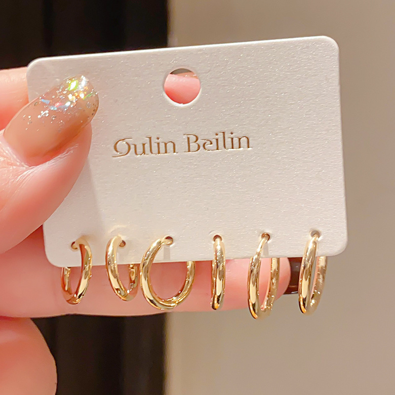 Set di 6 orecchini a cerchio a forma di u placcati oro 14k fini_voghion.com