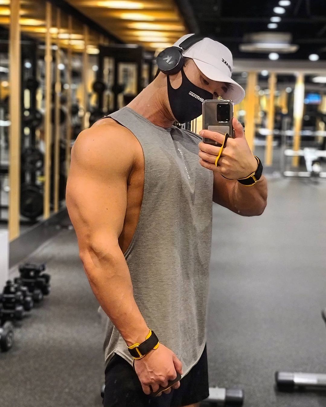 1 (22)