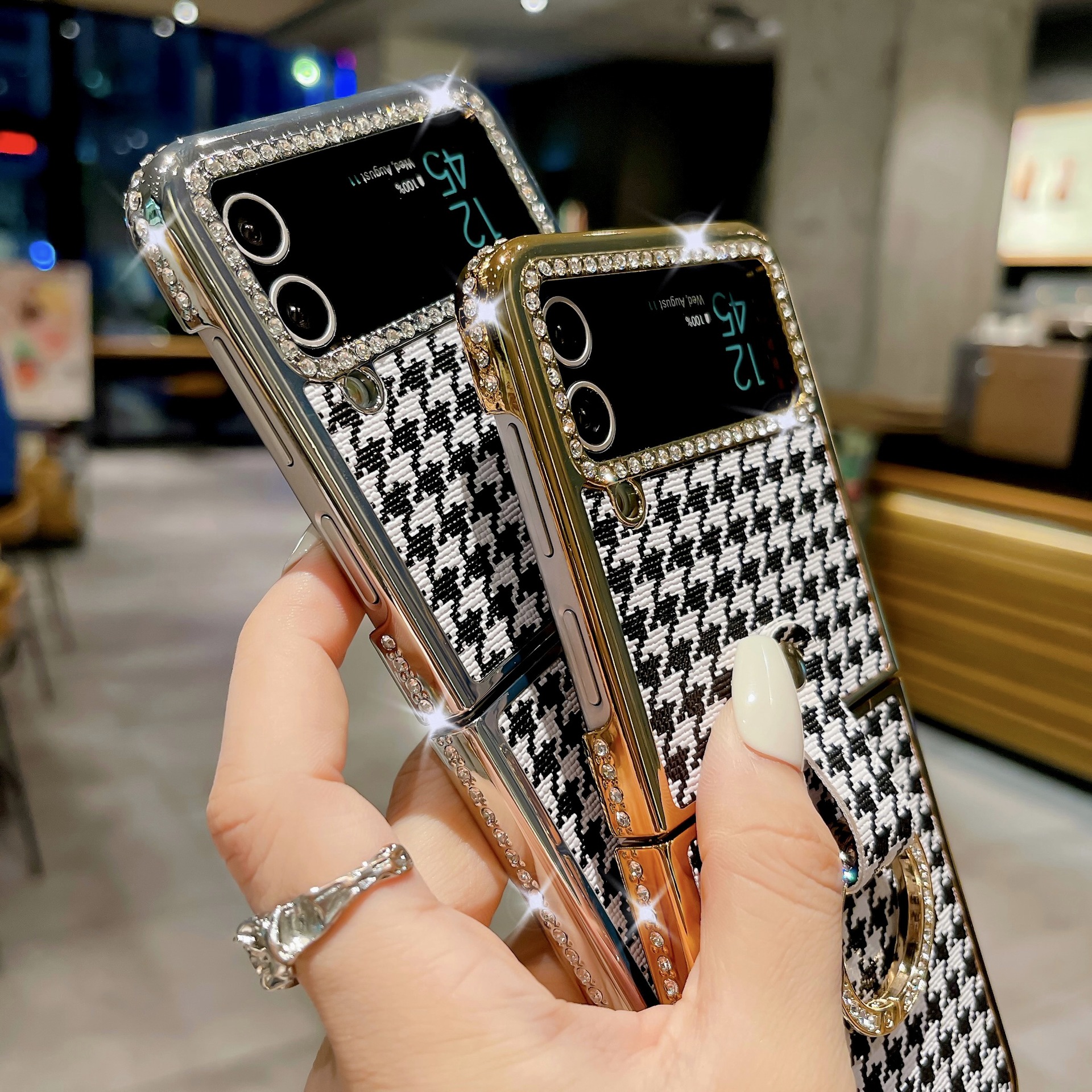 Suitable for Samsung ZFLIP5 electroplated diamond inlaid thousand bird grid ZFLIP4 luxurious and fashionable finger_voghion.com