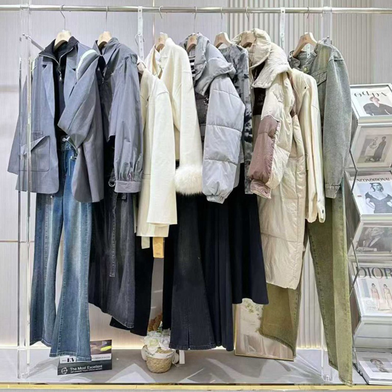 25 Autumn/Winter Collection: Sweet and Cool Style down Jacket, Double-Sided Nylon Top, Pants, Skirt, Quality Brand Women's Clothing, Final Clearance