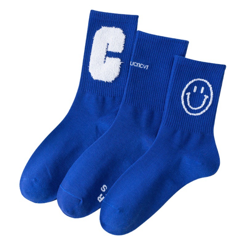 Calcetines de algodón de color puro de otoño e invierno de las mujeres letra grande C estudiante femenino ins moda media pantorrilla Klein azul abajo hilo calcetines de cara sonriente