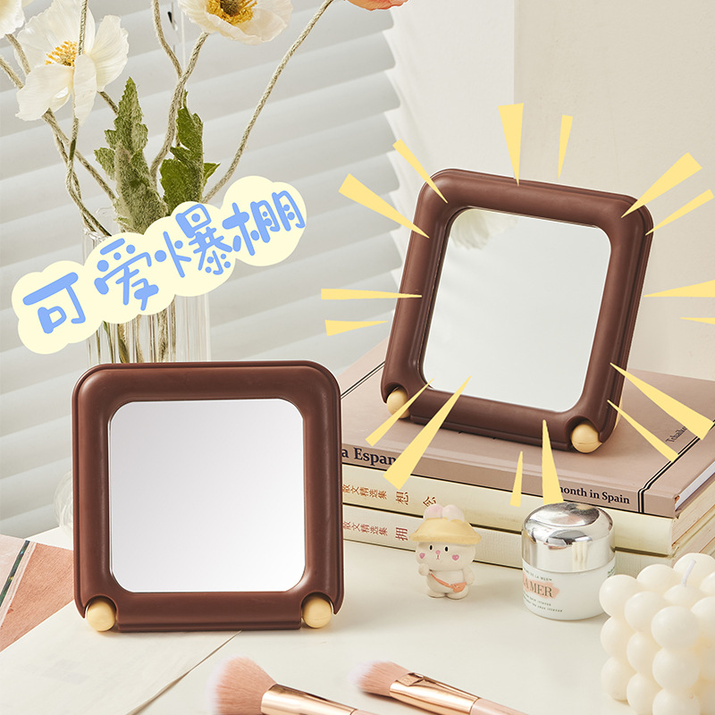 Espejo de bolso encantador, alto valor facial, espejo de maquillaje portátil pequeño, espejo de maquillaje de escritorio casero creativo de chocolate