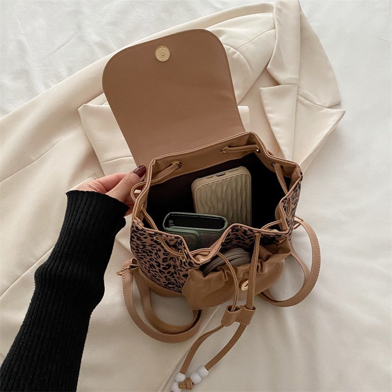 Bolso para mujeres 2025, nueva mochila retro de gran capacidad, moda casual, leopardo de otoño, bolso de hombro, bolso de mano