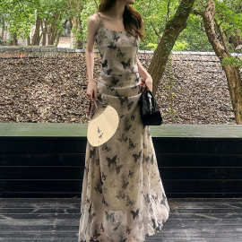 新中式水墨蝴蝶印花吊带连衣裙女气质高级感长款裙子2026夏季新款