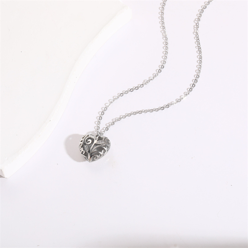 Simple Style Tree Heart Shape Copper Luminous Plating Pendant Necklace 1 Piece