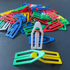 Cross-border stationery ship-shaped paper clip, Korean creative plastic paper clip, colorful arrow paper clip, staple