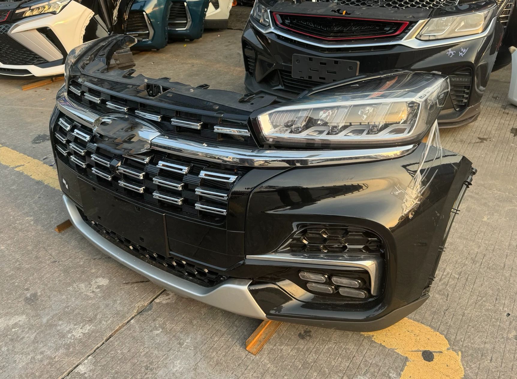Suitable for Chery Tiggo 8: front bumper, front grille, front nose trim, headlights, hood, and fender