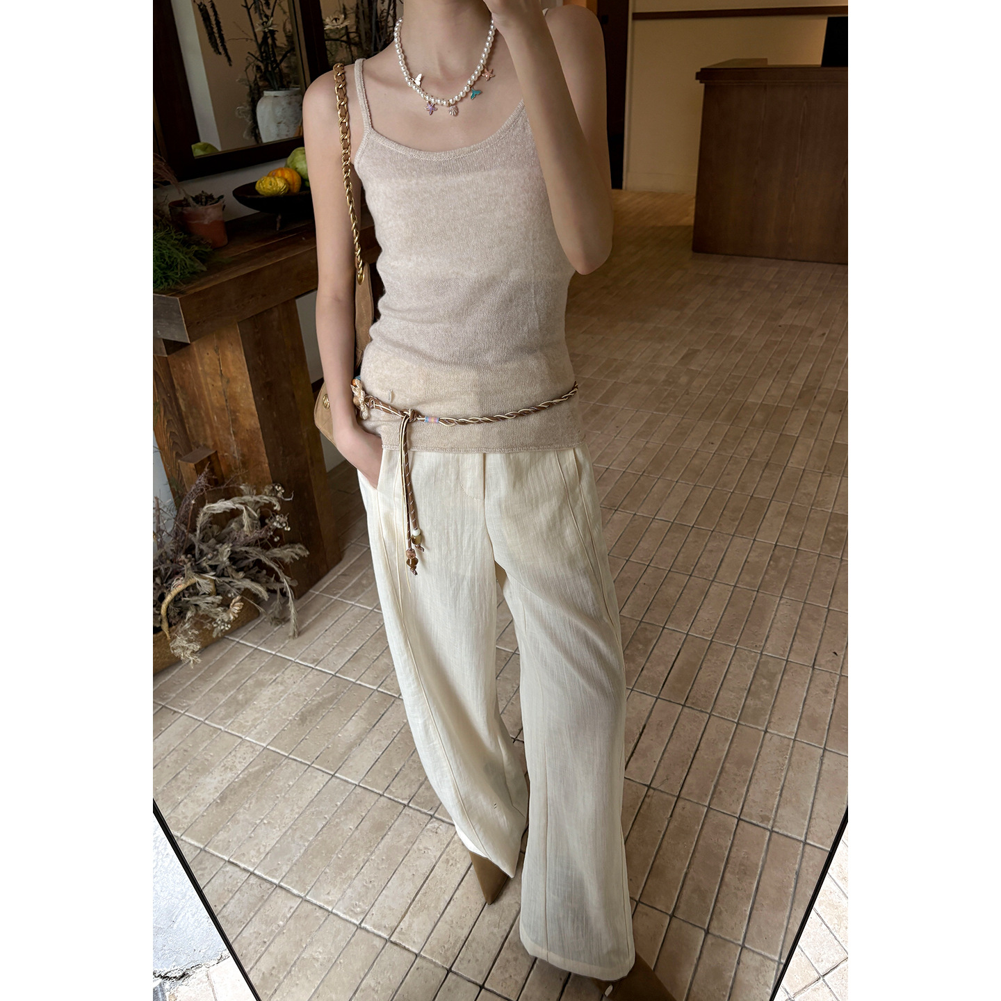 Yiershan simple solid color wool camisole for women, suitable for layering or wearing alone, casual and versatile, slimming, and perfect for work. YE0237