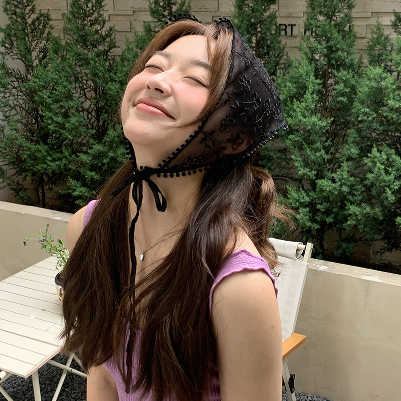 Retro Mori lindo dulce encaje triángulo bufanda primavera y verano francés bordado pequeña flor todo partido decorativo pañuelo banda para el cabello