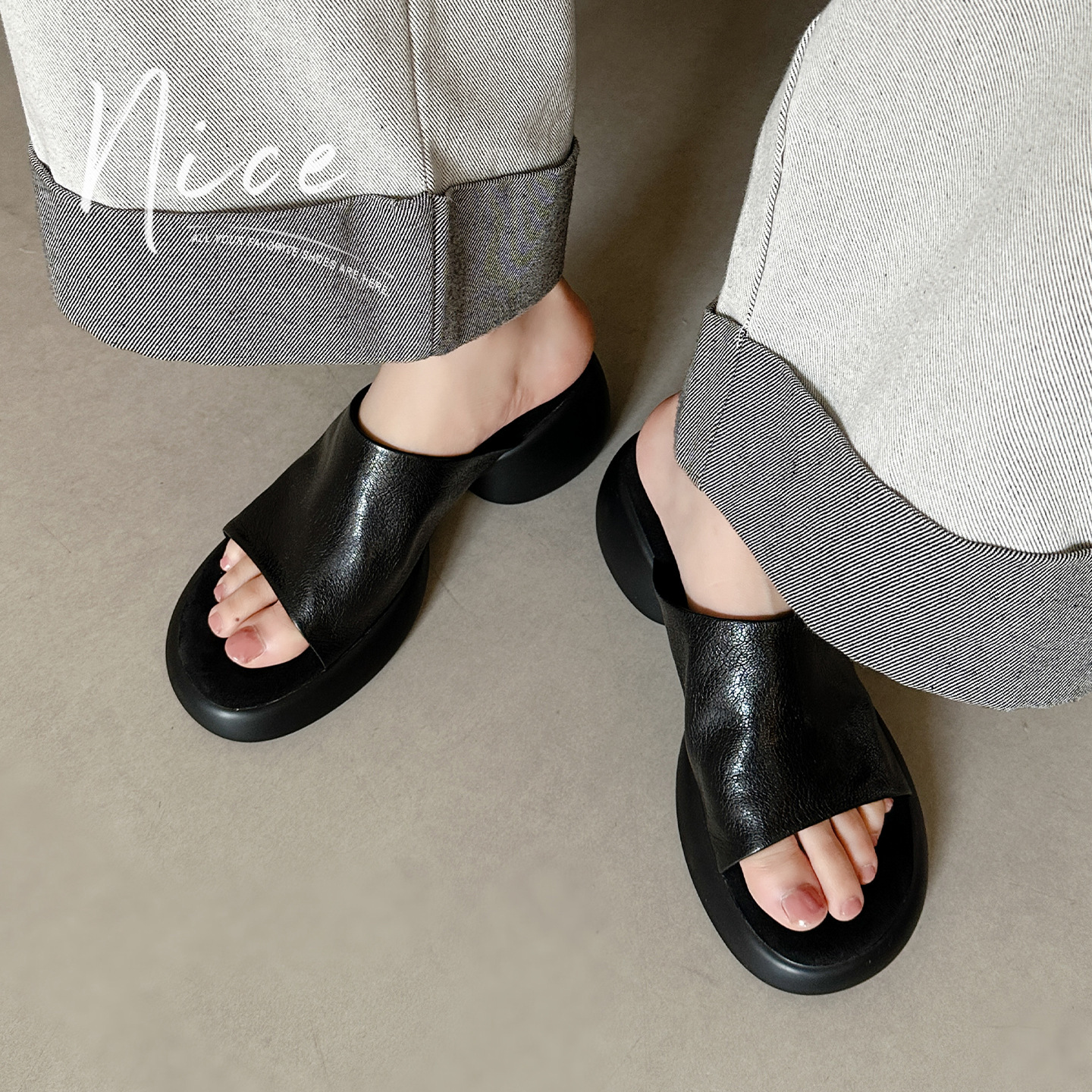 Dép lê nữ da cừu đế dày 7 cm, sandal hở mũi tăng chiều cao — đen chi tiết 4
