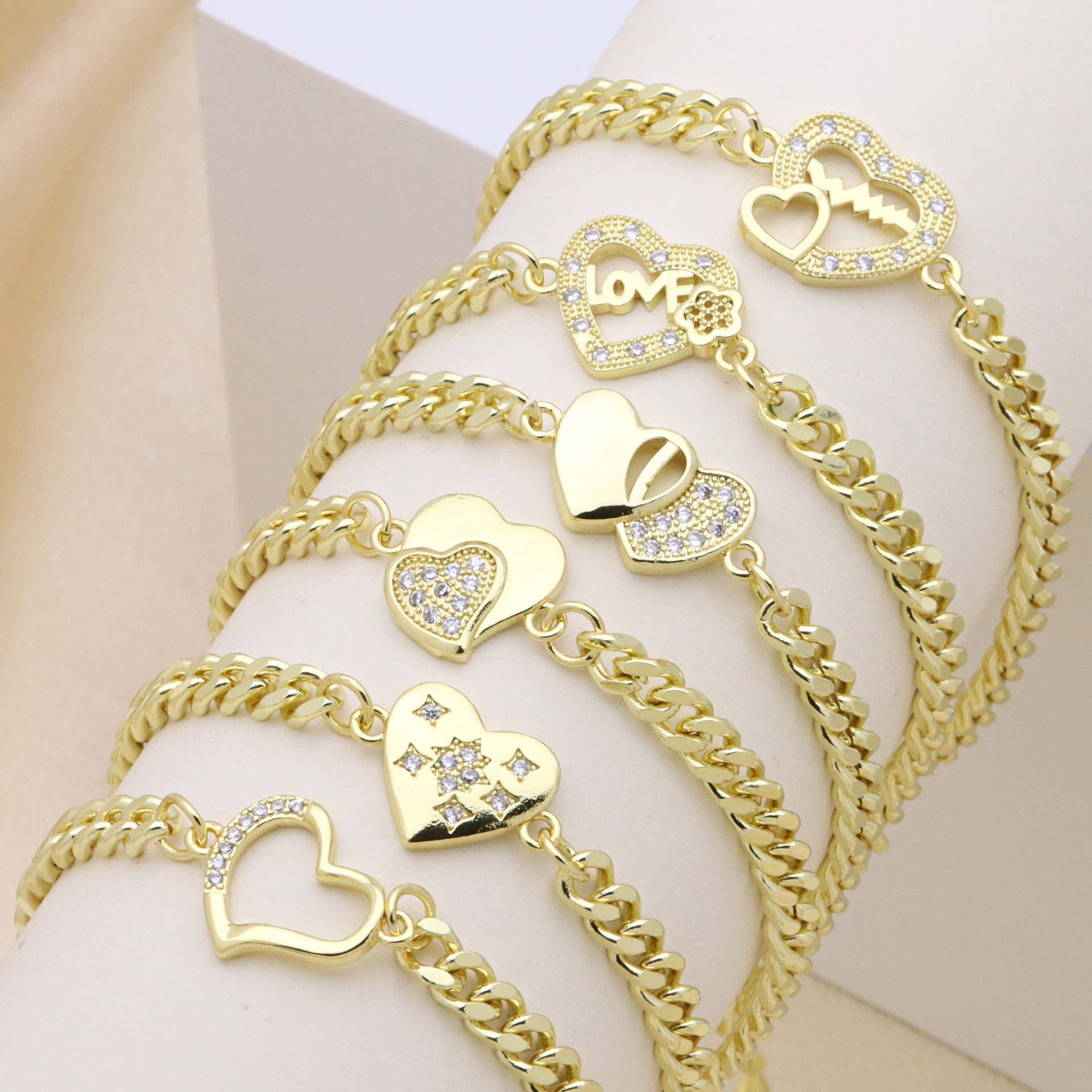 Großhandel Schmuck Einfacher Stil Stern Herzform Kupfer Zirkon Inlay Armbänder Kubanische Gliederkette Panzerkette display picture 1