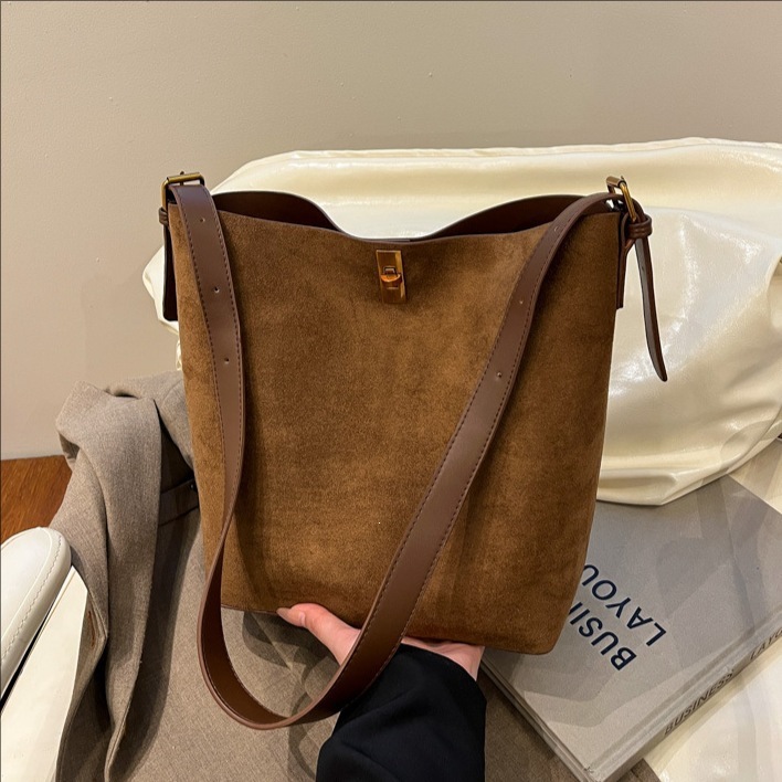 Autumn/Winter Bucket Bag Retro Suede Large Capacity Tote Bag For Women 2026 New Arrival Versatile Shoulder Crossbody Bag With Matching Pouch - Thumbnail 4