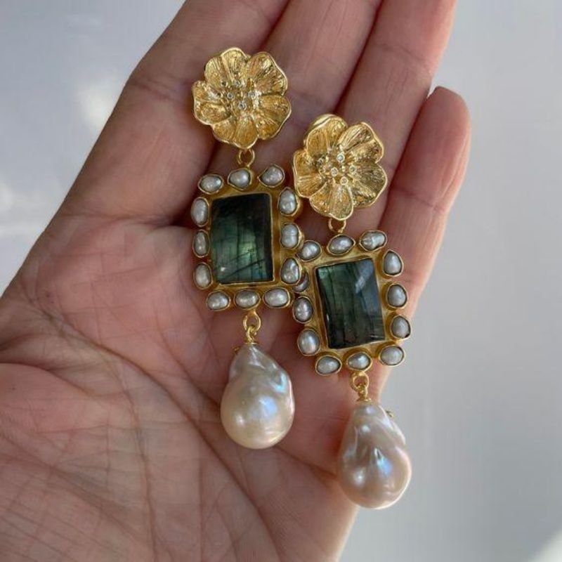 fashionable retro small design earrings from pearl