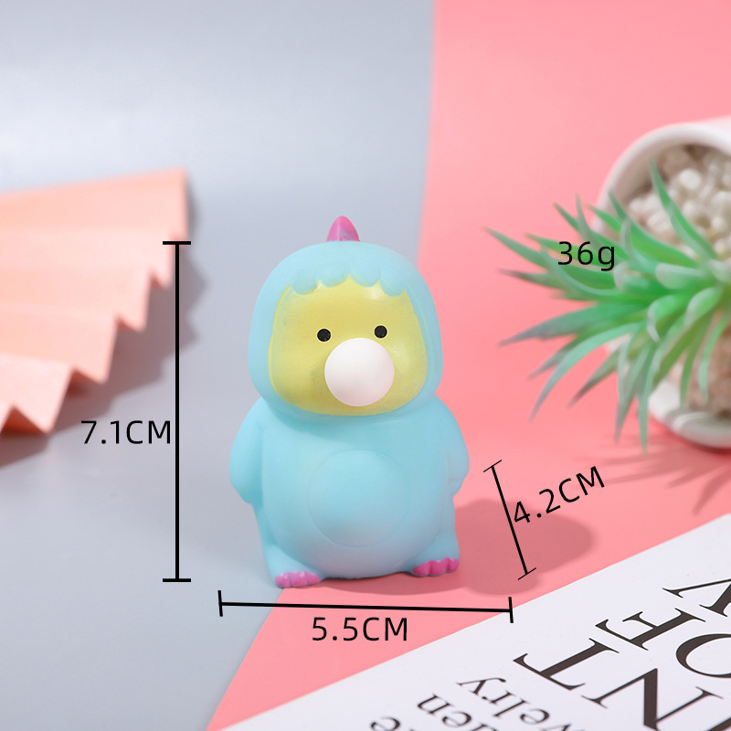 Juguete antiestrés de dibujos animados de niña apretando burbujas, juguete antiestrés de pequeño animal, gadget antiestrés de monstruo verde de Halloween.