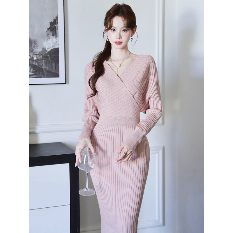 法式纯欲风修身显瘦针织打底包臀裙女秋冬温柔粉色V领长袖连衣裙|undefined