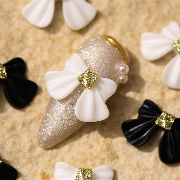 Japanese golden three dimensional spray for manicure with bow