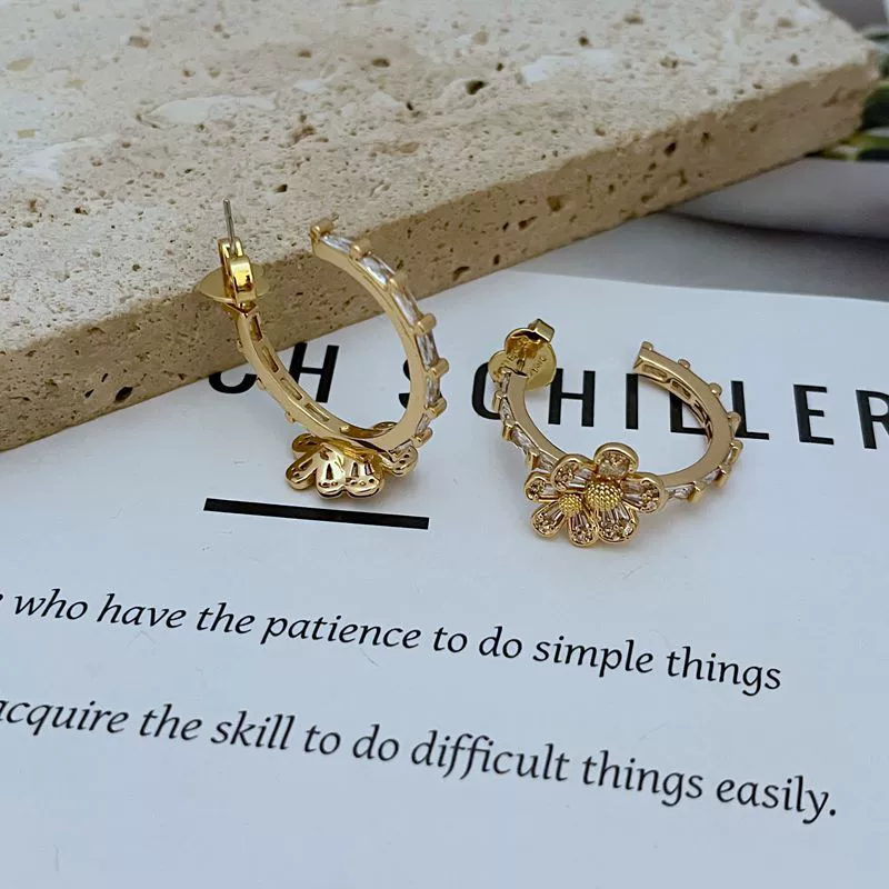Fashionable cute fresh accessory, earrings, European style, light luxury style, flowered