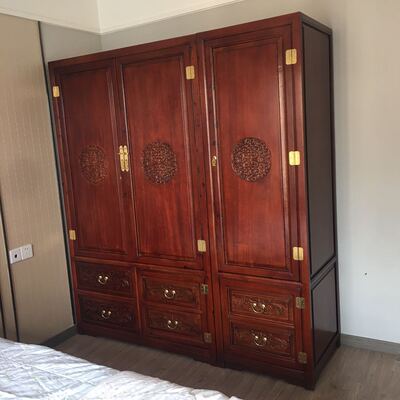 To fake something antique Chinese style Xiang Zhangmu wardrobe solid wood Carved Rosewood household bedroom Storage Storage Top cabinet Log Ready