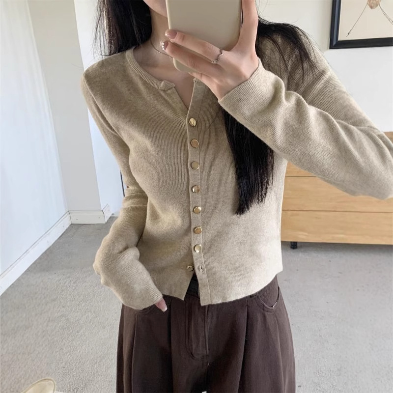 Solid Color Simple Long-Sleeve Knitted Cardigan for Women, 2026 New Autumn Style, Elegant and Slimming, Suitable as an Inner Layer, Short Top Solid Color Simple Long-Sleeve Knitted Cardigan for Women, 2026 New Autumn Style, Elegant and Slimming, Suitable as an Inner Layer, Short Top