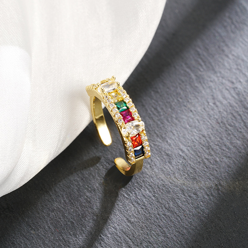 Anillo simple de oro de arena galvanizado 18K estilo europeo y americano micro incrustado arco iris zircón abierto anillo joyería de nicho femenino