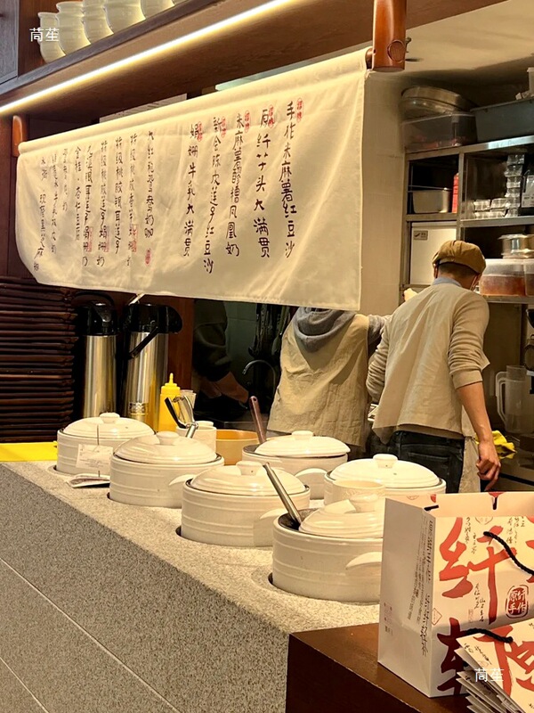 Large Gas-Fired Ceramic Pot for Chinese-Style Stewing, White Ceramic Pot for Commercial Use, Sugar Water Pot with Ice Crack Glaze Large Gas-Fired Ceramic Pot for Chinese-Style Stewing, White Ceramic Pot for Commercial Use, Sugar Water Pot with Ice Crack Glaze