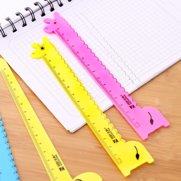 Al por mayor jirafa 15cm gobernante estudiante creativo colorido plástico dibujos animados regla traje niños recompensa pequeño regalo