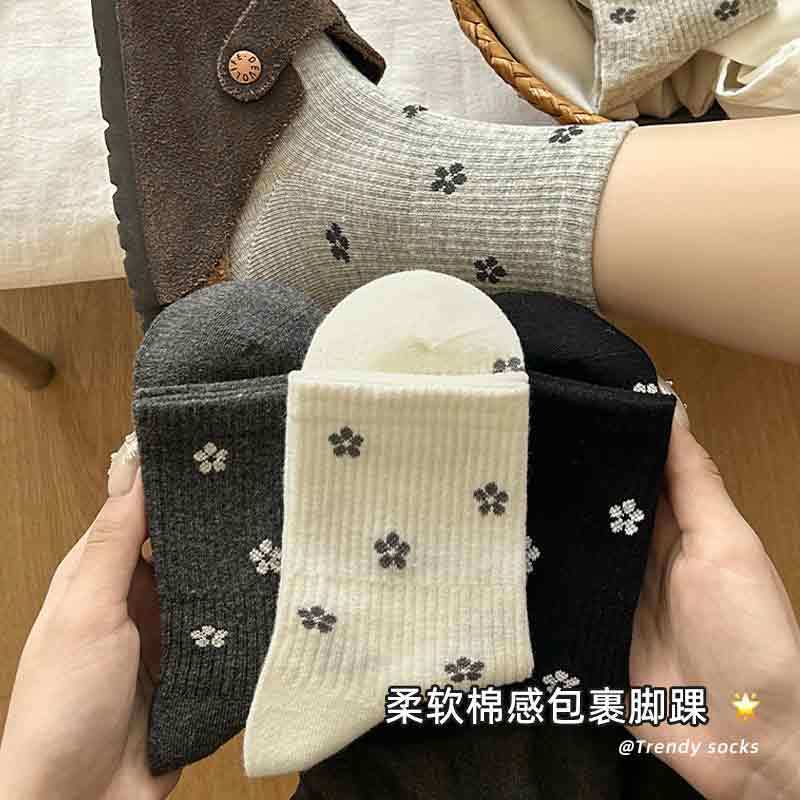 Korean-Style Niche Women's Autumn and Winter Cherry Blossom Academy Style Ins-Style Floral Pattern Mid-Tube Cotton Socks from Zhuji Socks Korean-Style Niche Women's Autumn and Winter Cherry Blossom Academy Style Ins-Style Floral Pattern Mid-Tube Cotton Socks from Zhuji Socks