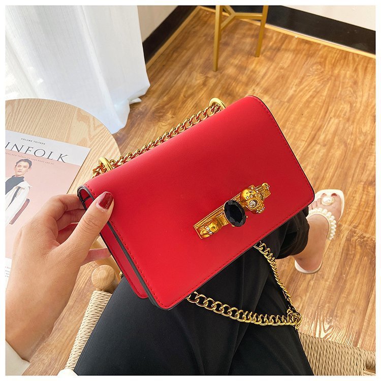 Women's Medium Pu Leather Solid Color Elegant Vintage Style Lock Clasp Square Bag display picture 15