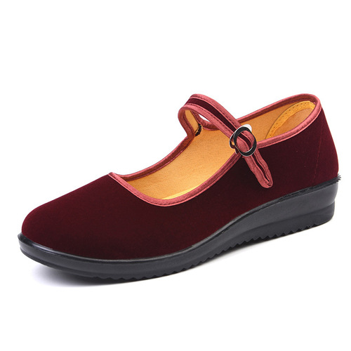 Old Beijing cloth shoes women's red dance shoes square dance shoes breathable and comfortable mom's shoes flat cloth shoes soft sole women's shoes