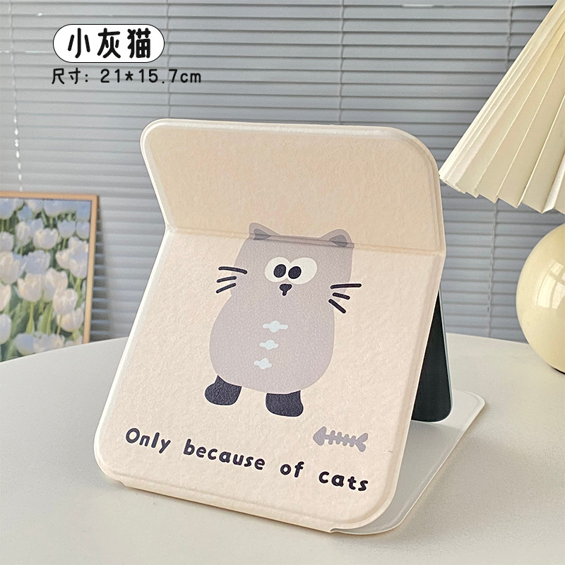 작은 회색 고양이