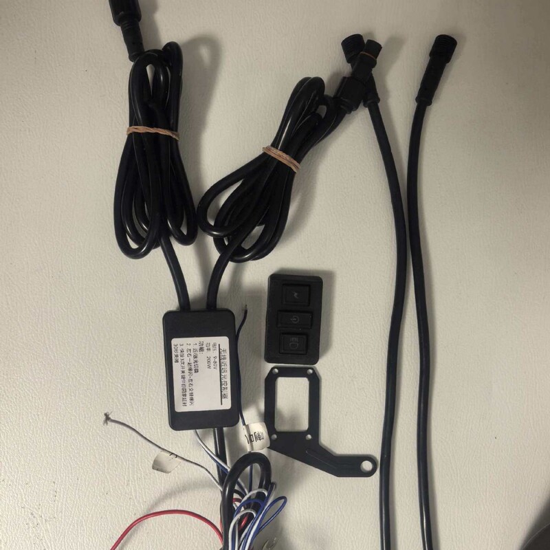 Car and Motorcycle Modified Wireless Remote Control Spotlight Controller 12V-72V Power 200W