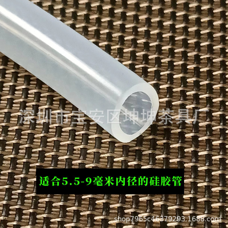 茶器は自動的に水を追加して上水管のホースを引き出して水を入れます。|undefined