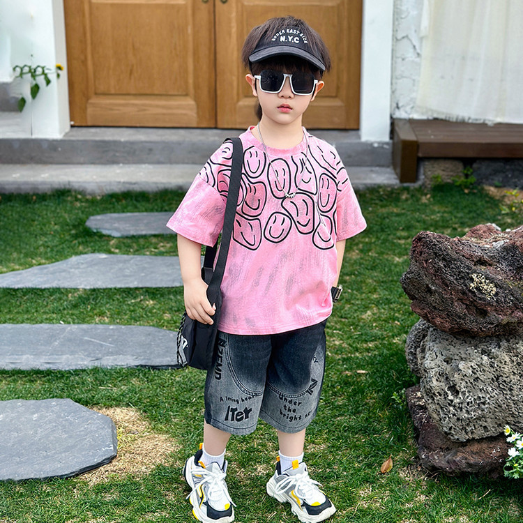 7282 Traje de camiseta sonriente para niños Traje de verano de manga corta para niños guapos y guapos 2025 nuevo traje de verano de dos piezas de la calle frita de verano