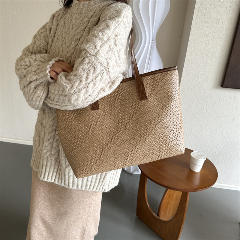 Woven Bag Women's 2025 New Women's Bag Large Capacity Shoulder Bag Fashion Casual Handbag Simple Travel Bag Woven Bag Women's 2025 New Women's Bag Large Capacity Shoulder Bag Fashion Casual Handbag Simple Travel Bag