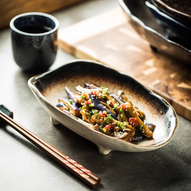 Four-legged stone Bowl special-shaped high-legged ceramic plate curry chicken plate green vegetable plate special restaurant fish plate personalized Rice