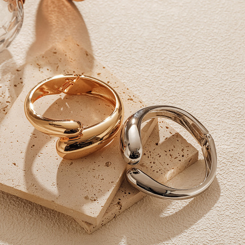 Irregular dual-head designer personal bracelet with open mouth, simple INS Maillard style, high-end temperament bangle