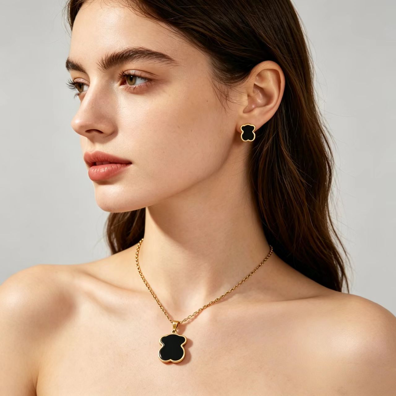 Titanium Steel Plated with 18K Gold Bear-Shaped Black Agate Necklace and Earring Set, Simple and Luxurious Non-Fading Clavicle Chain Jewelry for Women