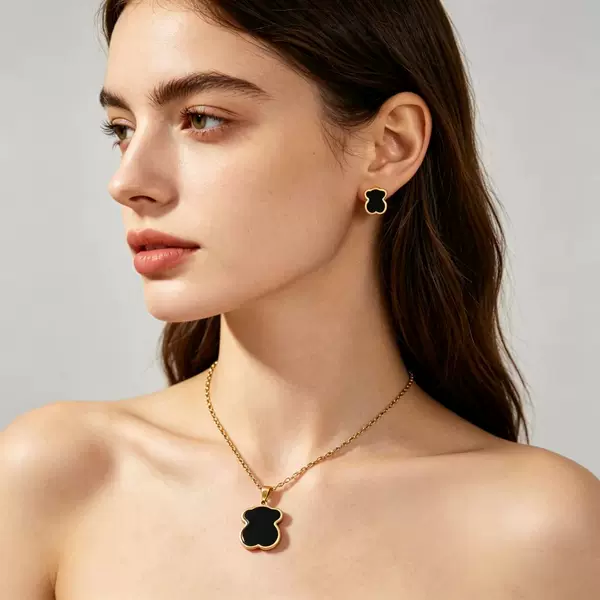 Titanium Steel Plated with 18K Gold Bear-Shaped Black Agate Necklace and Earring Set, Simple and Luxurious Non-Fading Clavicle Chain Jewelry for Women