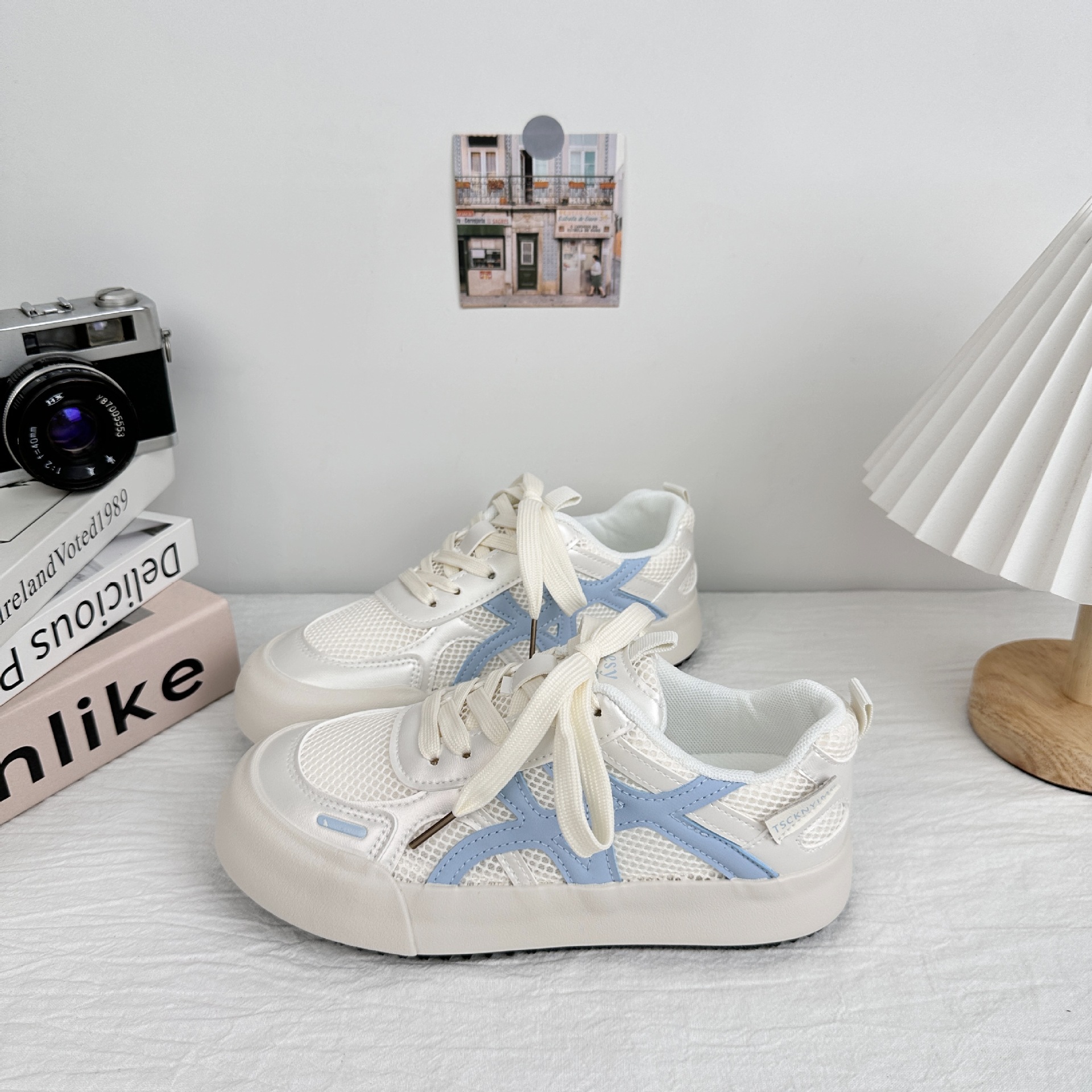 6662 zapatos blancos de aumento de suela gruesa de verano para mujer 2025 nuevo estilo de malla de todo fósforo transpirable con falda Zi Dexun zapatillas