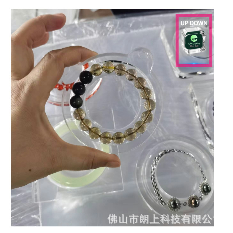 亚克力透明手链手镯手串珠宝饰品展示.jpg