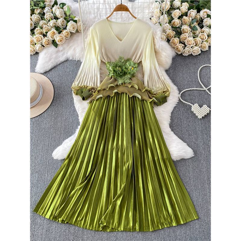 European-style elegant dress with intricate three-dimensional floral details, waist-cinching V-neck, light luxury dopamine gradient pleated long dress for women European-style elegant dress with intricate three-dimensional floral details, waist-cinching V-neck, light luxury dopamine gradient pleated long dress for women