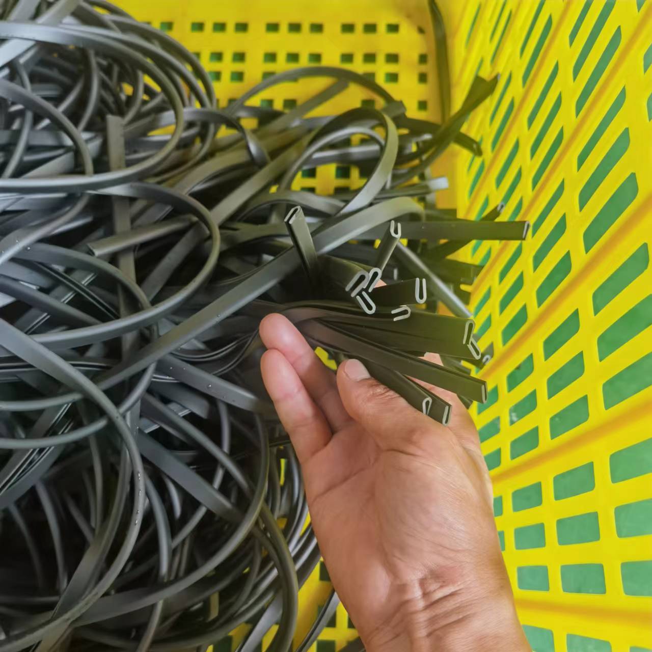 厂家批发玻璃防撞包边条U型防撞卡条密封嵌条量大优惠