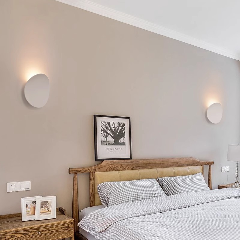 Lámpara de noche simple, diseñador moderno nórdico, lámpara de noche de dormitorio, lámpara de pared de pasillo ultrafina redonda, traje de atmósfera blanca