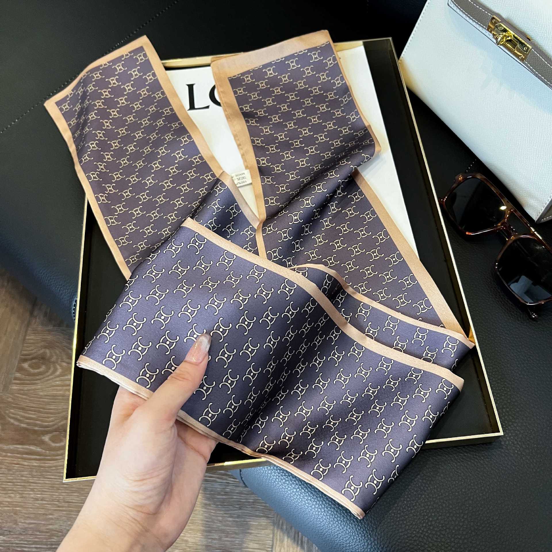 Nueva bufanda de seda pequeña banda larga estrecha para el cabello mujer estilo primavera y otoño moda madre bufanda estilo verano estilo fino serpentina bufanda al por mayor