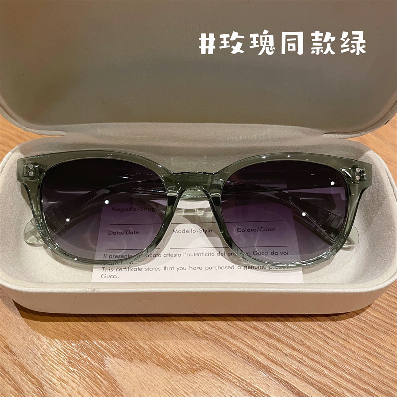 Rose Story Yifei's Same Style Sunglasses Glasses Frame for Myopic Women Without Makeup Can Be Equipped with Prescription Anti-Blue Black Frame Glasses Rose Story Yifei's Same Style Sunglasses Glasses Frame for Myopic Women Without Makeup Can Be Equipped with Prescription Anti-Blue Black Frame Glasses