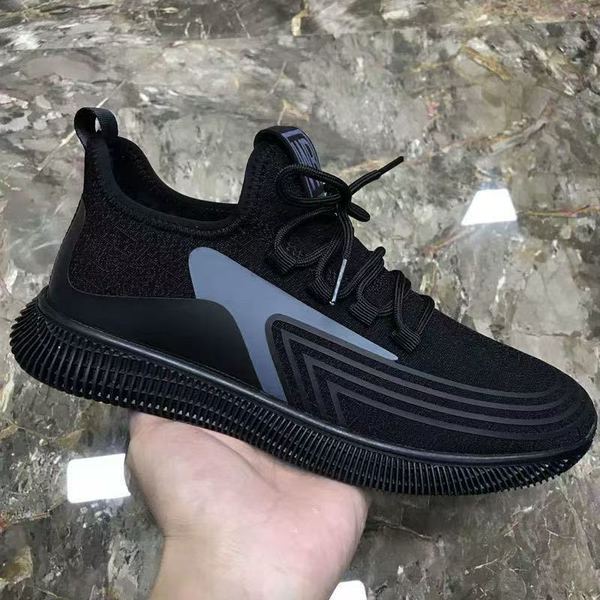 Lightweight summer running sneakers
