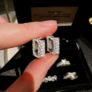 Серьги-гвоздики из серебра S925 золотые и серебряные