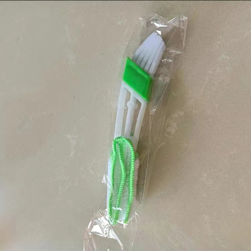 特許の新型自動車用エアコンの吹き出し口は自動車の隙間をブラシしてきれいにします。|undefined